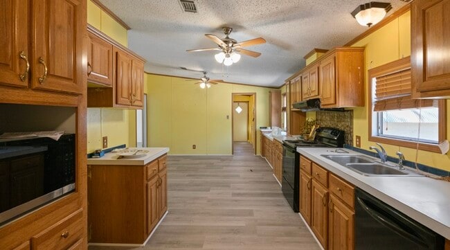 Photo - 10991 FM 1484 Rd