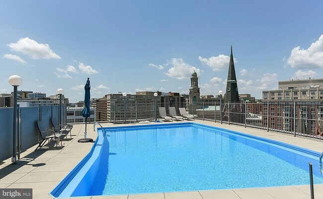 Building Photo - 1239 Vermont Ave NW Unit 904