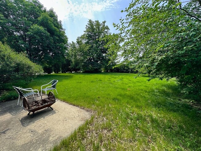 Photo - 2004 McCarthy Rd