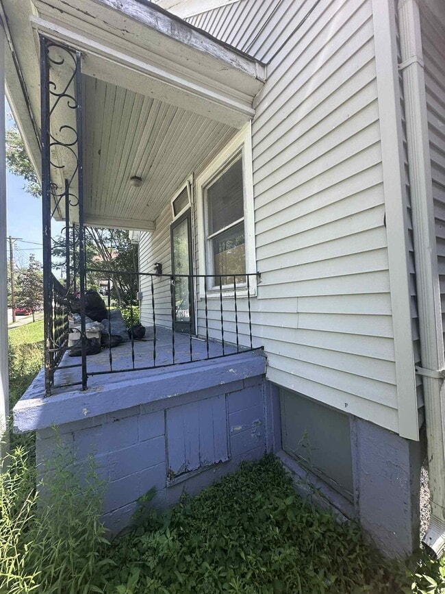 Photo - 3912 Beachwood Ave