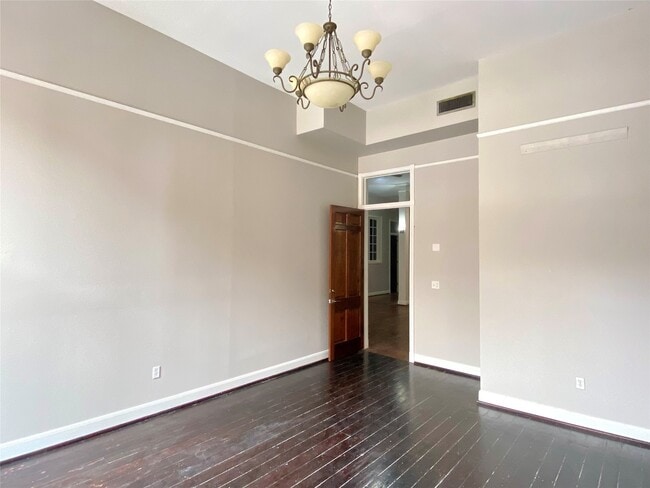 Photo - 2319 The Strand