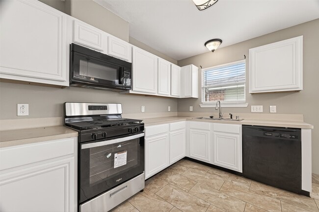 Photo - 1411 Heathcote Ln