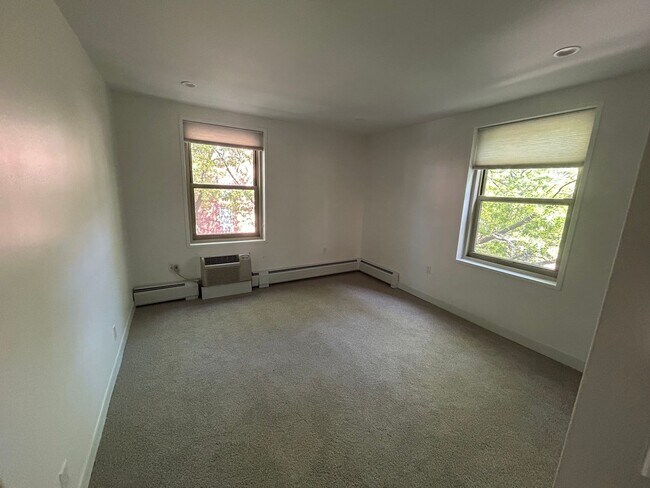 Photo - 10 Camelot Ct