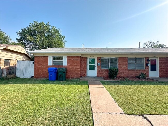 Photo - 833 Owl St