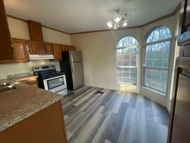 Photo - 1350 Pami St