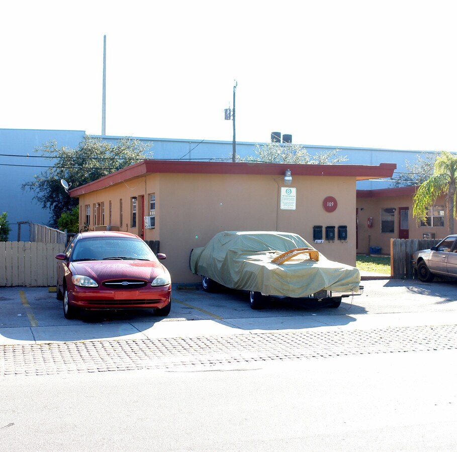 Photo - 109-113 SW 5th Ct