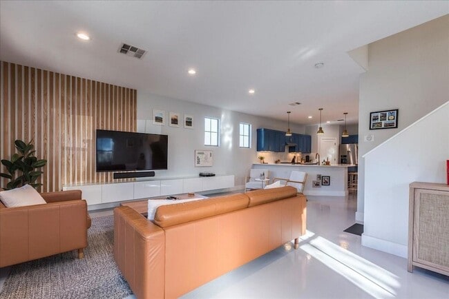 Photo - 1606 Morgan Ln