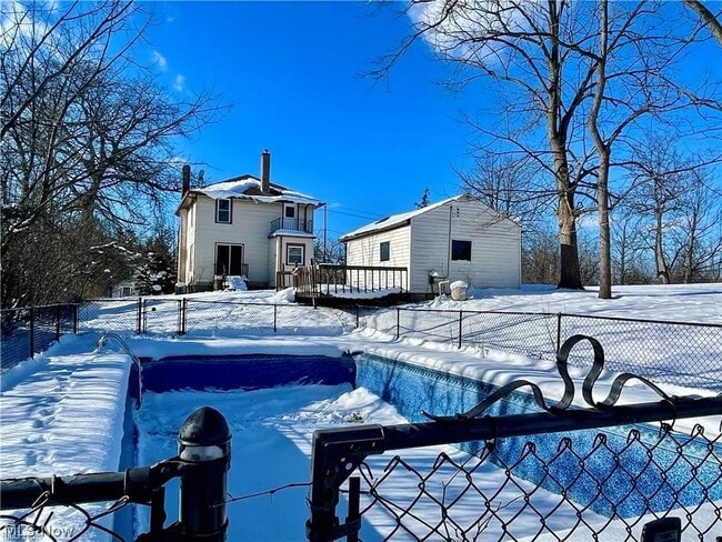 Photo - 250 Center Rd