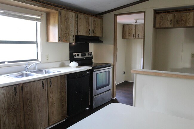 Photo - 609 Sapling Ln