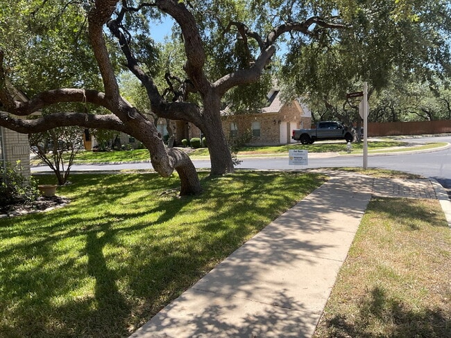 Photo - 4 Bedroom Oasis with Pool, Close to Milita...