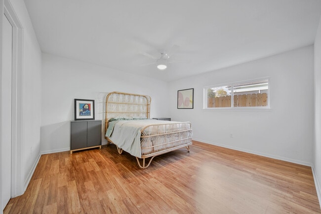 Photo - 1408 Hughes St