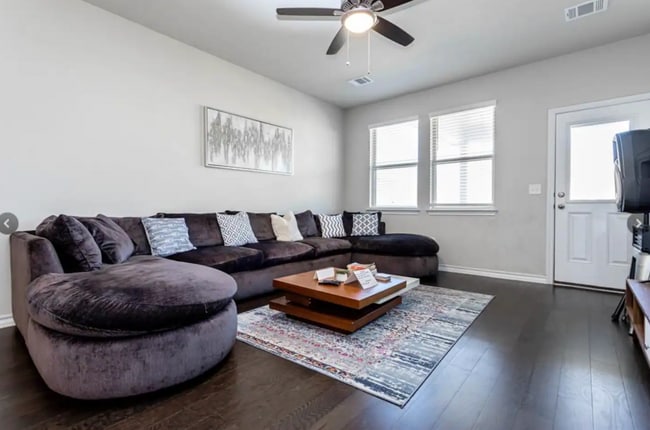 Photo - Room in House on Saginaw Dr