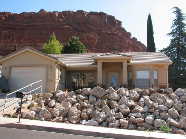Building Photo - Beautiful Home in Coral Cove Heights