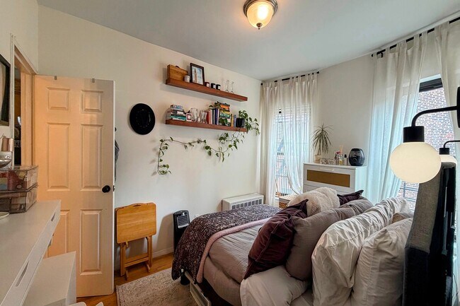 Photo - 160 E 91st St