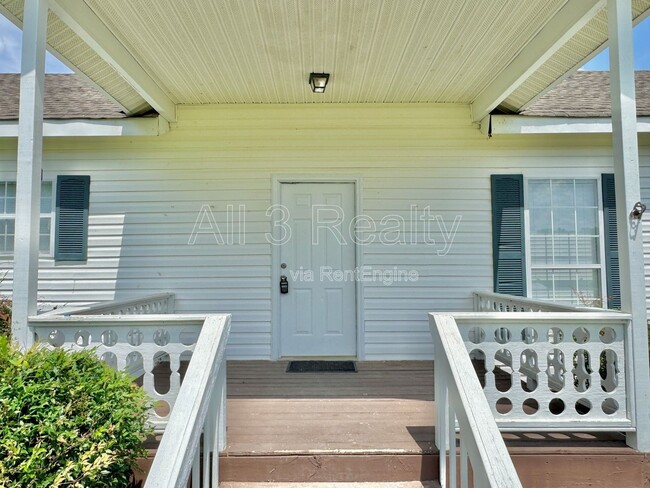Photo - 1520 Hogan Rd