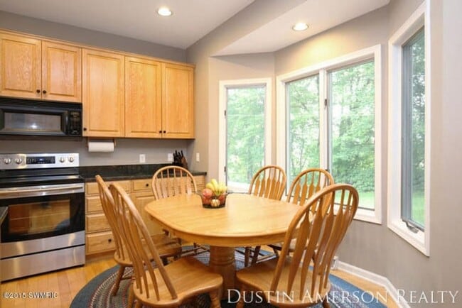 Photo - 7799 Abby Ln SE