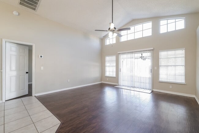 Photo - 931 Rivecon Ave