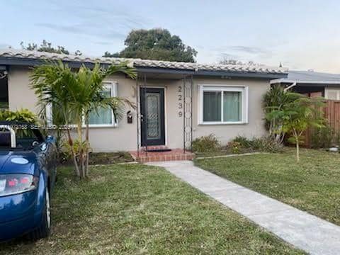 Photo - 2239 Johnson St