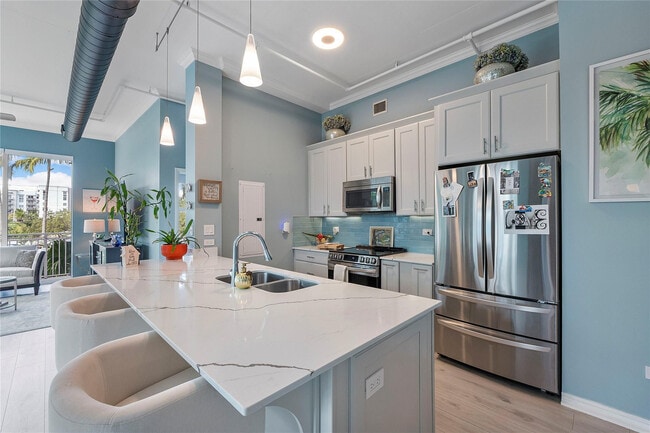 Photo - 313 NE 2nd St Unidad 204