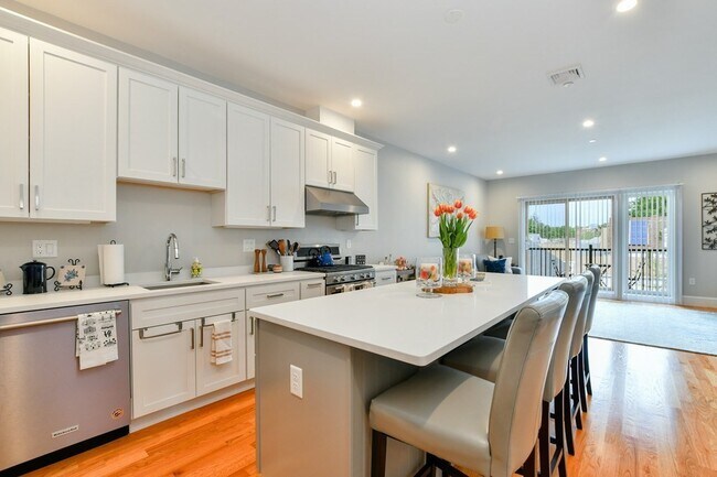 Building Photo - 5 McBride St Unit 303 Rental