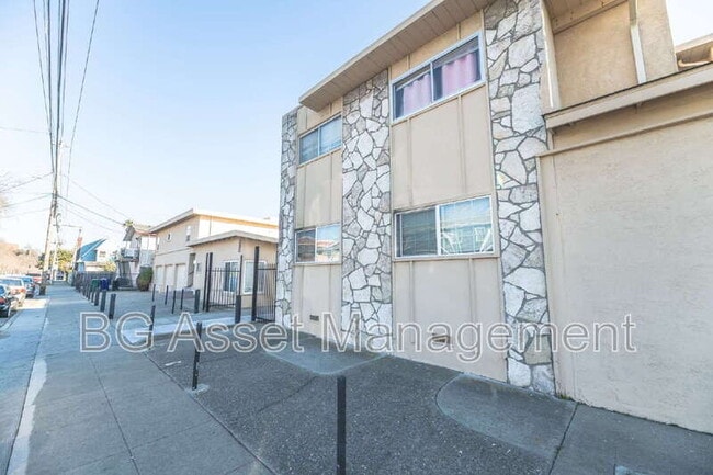 Photo - 152 Marina Way