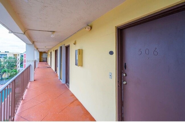 Building Photo - 9240 Fontainebleau Blvd Unit 506