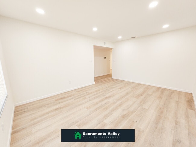 Photo - 7692 Rotherton Way