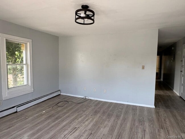 Building Photo - 208 Main St Unit B