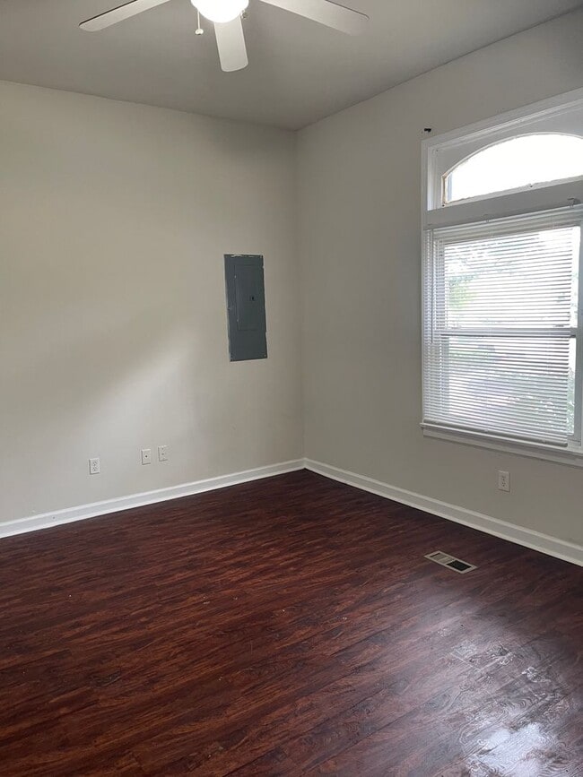 Photo - Lease Starts June 1. No rent until July!!