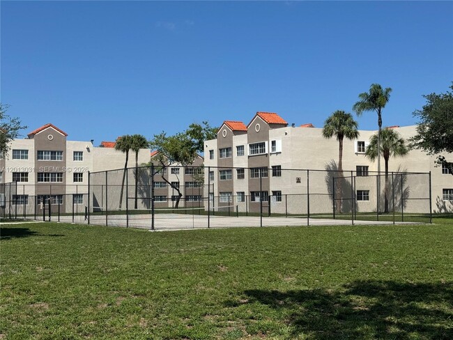 Photo - 6195 NW 186th St Unidad 208