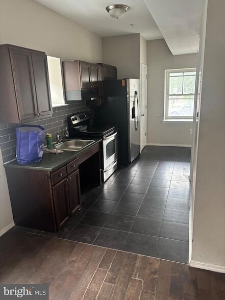 Building Photo - 5052-54 Walnut St Unit 101