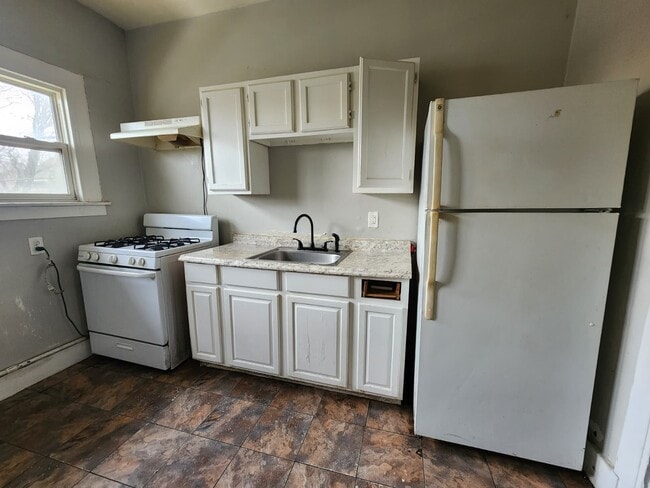 Building Photo - 270 Sherman Ave Unit A4