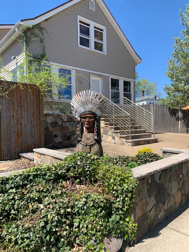 Building Photo - 1034 N Main St Unit 2