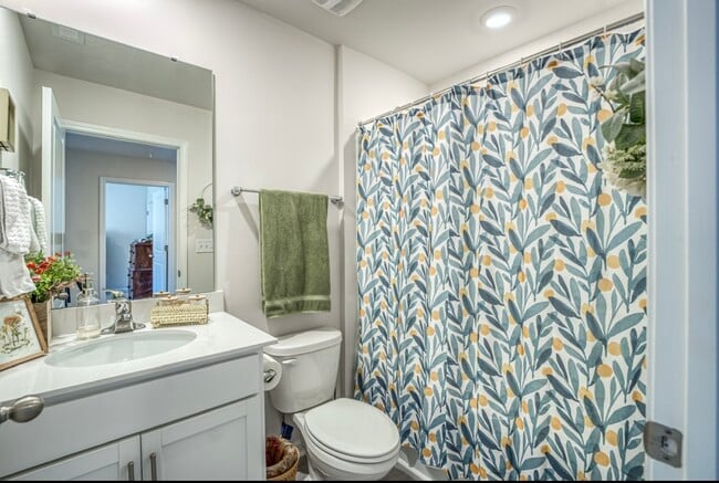 Photo - 8 Chambers Garden Dr