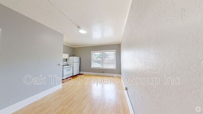 Building Photo - 134 E 16th St Rental