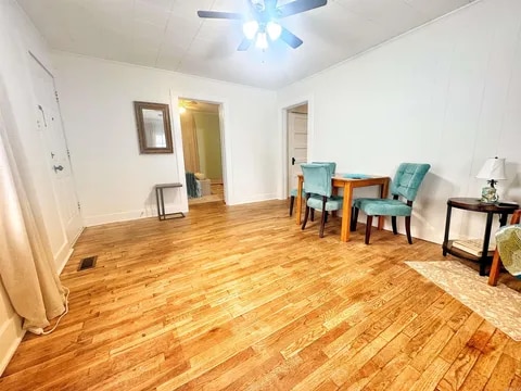 Photo - 160 E Pine St