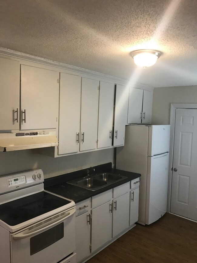 Building Photo - 3604 Jonquil St Unit A