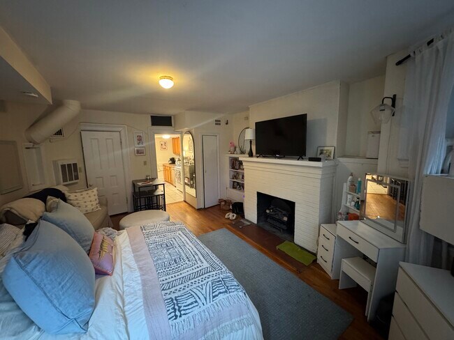 Photo - 472 Beacon St Unidad B