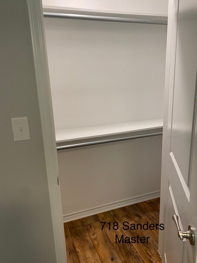 Photo - 718 S Sanders St