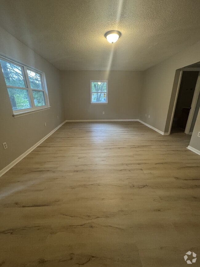 Building Photo - Newly remodeled apartment Unit 2