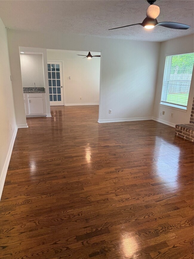 Photo - 2318 Aprilmont Dr