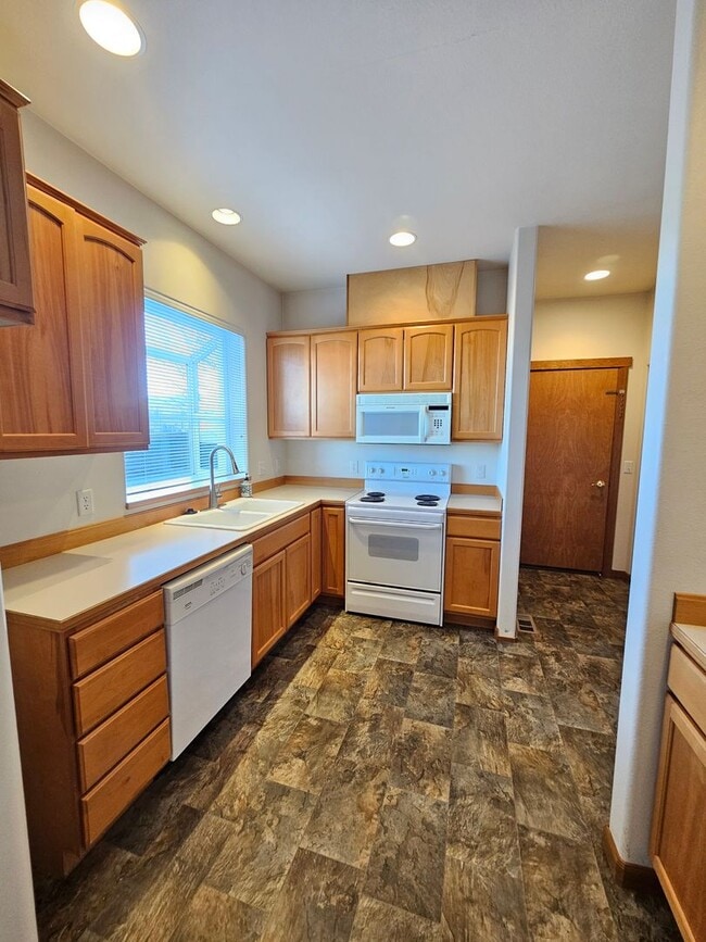 Photo - Lakefront Condo in Gated Community Unidad E