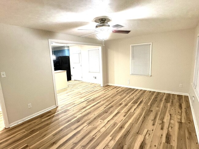 Photo - 111 Hawthorne Rd