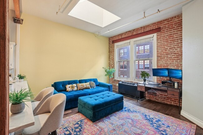 Photo - 308 W 8th St Unidad 509