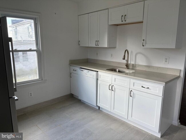 Building Photo - 6320 Magnolia Ave