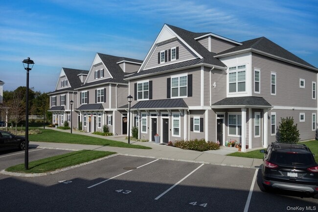 Building Photo - 300 Sutton Ct Unit 195