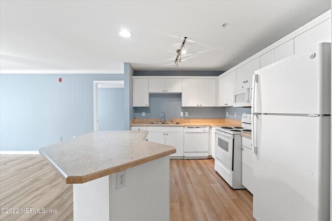 Photo - 3591 Kernan Blvd S Unidad 621