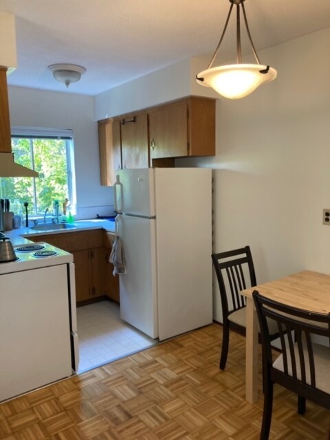 Photo - 1050 Pemberton