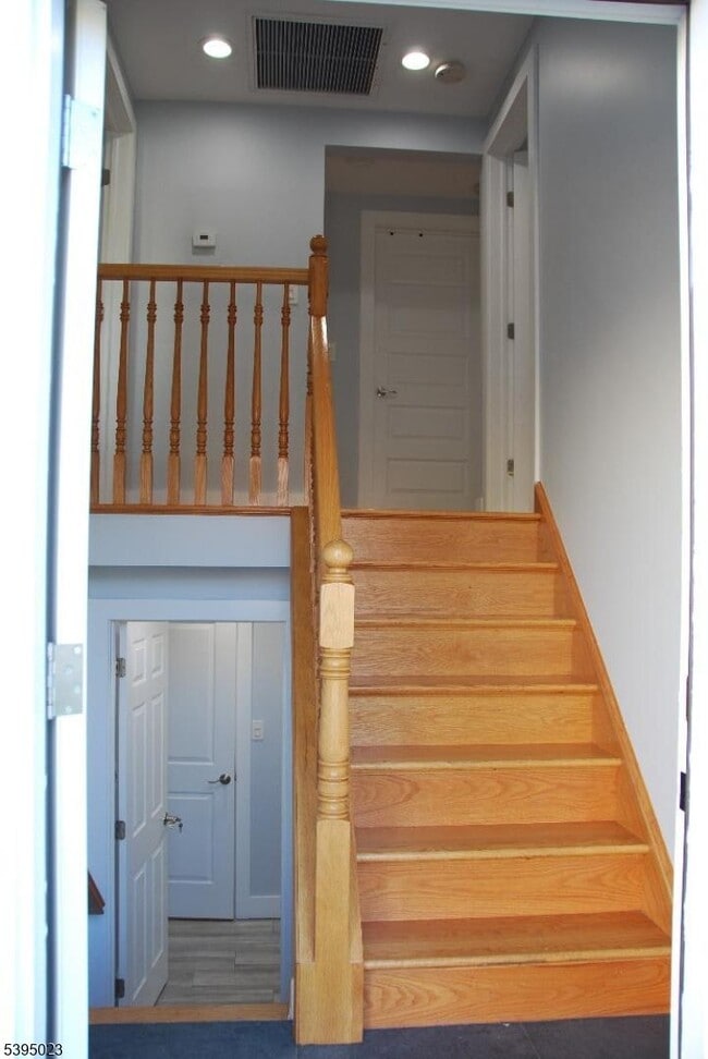 Photo - 229 Monroe St