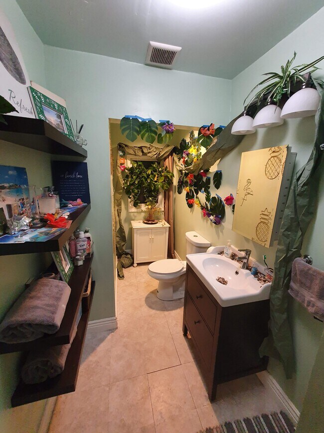 Photo - 523 E 21st St